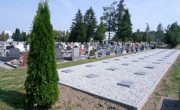 FOTO: V Trebišove sprístupnili nový urnový háj a lapidárium