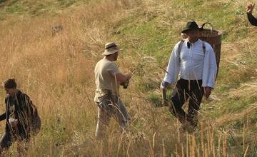 FOTO: Už šiesty rok dobrovoľníci kosili Kopanecké lúky