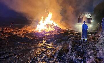 FOTO: Požiar poľa Čerhov