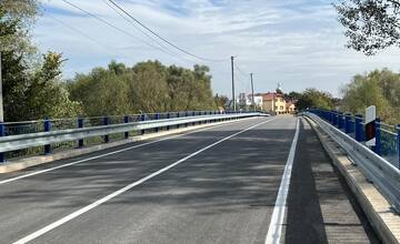 FOTO: Poškodený oporný múr v Zatíne opravili, jazdiť sa po ňom môže už bezpečne