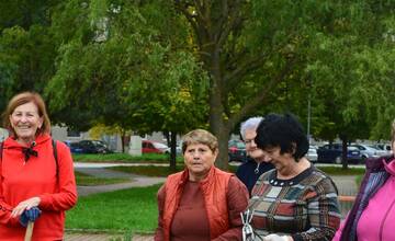 FOTO: Seniori zo Šaci zveľadili námestie