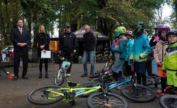 FOTO: Takto vyzerá novy pumptrack na Aničke. Trúfnete si?