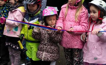 FOTO: Takto vyzerá novy pumptrack na Aničke. Trúfnete si?