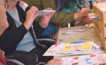 FOTO: Listy od detí z rôznych kútov Slovenska potešili košických seniorov