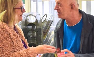 FOTO: Listy od detí z rôznych kútov Slovenska potešili košických seniorov