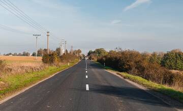 FOTO: Oprava cesty vedúcej cez obec Sokoľany