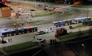 FOTO: Evakuácia ľudí zo Spoločenského pavilónu kvôli hlásenej bombe
