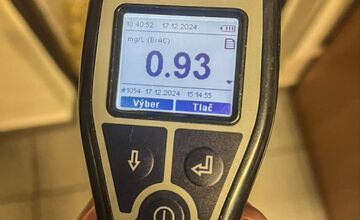 FOTO: Opitý vodič zrámoval plynovú prípojku, v obci unikal plyn