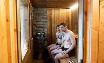 Na otvorenie sauny sa prišli pozrieť milovníci saunovania aj široká verejnosť