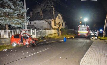 FOTO: Po nehode v Kecerovciach zostal z auta iba vrak