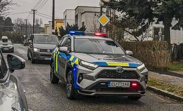 FOTO: Policajti darovali deťom na onkológii či v rodinnom centre štedré darčeky