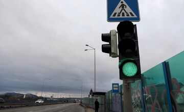 FOTO: Na Južnom nábreží vymenili staré semafory za nové