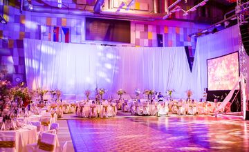 FOTO: Michalovce odštartovali plesovú sezónu luxusne, nechýbala módna prehliadka a prišiel aj Robo Opatovský