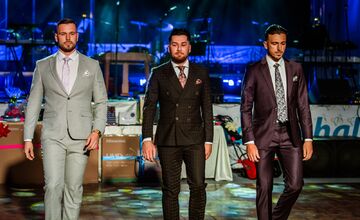 FOTO: Michalovce odštartovali plesovú sezónu luxusne, nechýbala módna prehliadka a prišiel aj Robo Opatovský