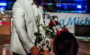 FOTO: Michalovce odštartovali plesovú sezónu luxusne, nechýbala módna prehliadka a prišiel aj Robo Opatovský