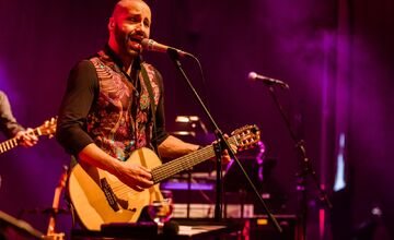 FOTO: Michalovce odštartovali plesovú sezónu luxusne, nechýbala módna prehliadka a prišiel aj Robo Opatovský