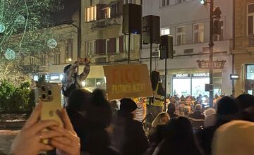 FOTO: Košičania vyšli do ulíc – Vyjadrujú nespokojnosť s vládou