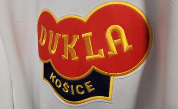 FOTO: Oceliari nastúpili na ľad v retro dresoch, šťastie im však nepriniesli