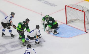 FOTO: Oceliari nastúpili na ľad v retro dresoch, šťastie im však nepriniesli