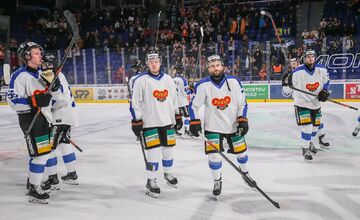 FOTO: Oceliari nastúpili na ľad v retro dresoch, šťastie im však nepriniesli