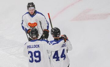 FOTO: Oceliari nastúpili na ľad v retro dresoch, šťastie im však nepriniesli