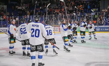 FOTO: Oceliari nastúpili na ľad v retro dresoch, šťastie im však nepriniesli