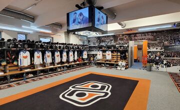 FOTO: Oceliari nastúpili na ľad v retro dresoch, šťastie im však nepriniesli