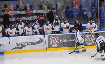 FOTO: Oceliari nastúpili na ľad v retro dresoch, šťastie im však nepriniesli