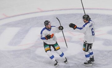 FOTO: Oceliari nastúpili na ľad v retro dresoch, šťastie im však nepriniesli