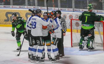 FOTO: Oceliari nastúpili na ľad v retro dresoch, šťastie im však nepriniesli