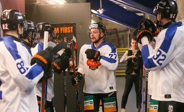 FOTO: Oceliari nastúpili na ľad v retro dresoch, šťastie im však nepriniesli