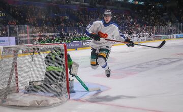 FOTO: Oceliari nastúpili na ľad v retro dresoch, šťastie im však nepriniesli