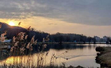 FOTO: Takto vyzerali zimné februárové dni na Jazere, počasie prialo otužilcom aj fanúšikom jari