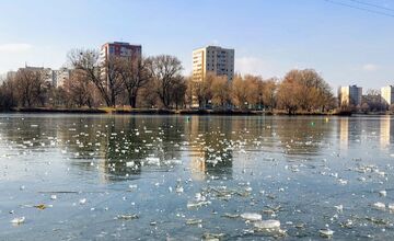FOTO: Takto vyzerali zimné februárové dni na Jazere, počasie prialo otužilcom aj fanúšikom jari
