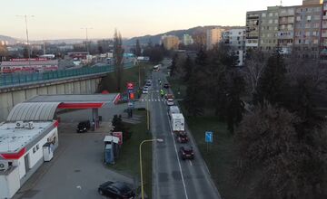 FOTO: Policajná akcia v Košiciach, policajti odstavili časť mesta