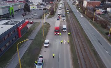 FOTO: Policajná akcia v Košiciach, policajti odstavili časť mesta