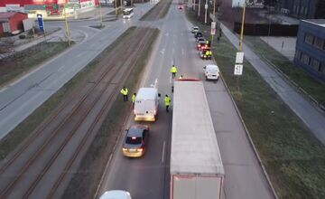 FOTO: Policajná akcia v Košiciach, policajti odstavili časť mesta