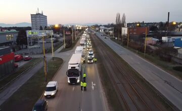 FOTO: Policajná akcia v Košiciach, policajti odstavili časť mesta