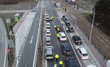 FOTO: Policajná akcia v Košiciach, policajti odstavili časť mesta