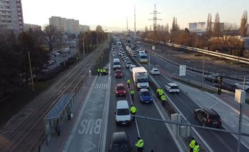 FOTO: Policajná akcia v Košiciach, policajti odstavili časť mesta