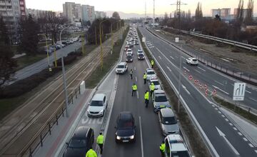 FOTO: Policajná akcia v Košiciach, policajti odstavili časť mesta