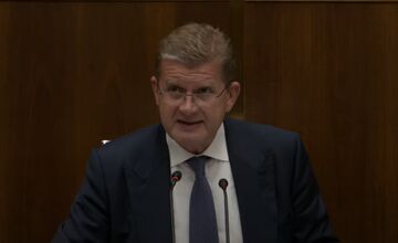 FOTO: Raši zvolený za šéfa parlamentu. Národná rada nemala predsedu takmer rok