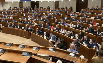 FOTO: Raši zvolený za šéfa parlamentu. Národná rada nemala predsedu takmer rok