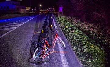 FOTO: V obci Palín zrazil vodič dodávky cyklistu