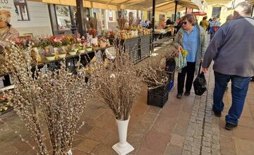 FOTO: Dominikánske námestie ožilo farbami, predajcovia vás vybavia na Veľkú noc
