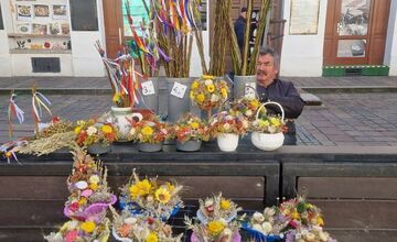 FOTO: Dominikánske námestie ožilo farbami, predajcovia vás vybavia na Veľkú noc