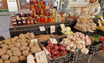 FOTO: Dominikánske námestie ožilo farbami, predajcovia vás vybavia na Veľkú noc