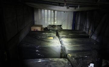 FOTO: V obci Čaňa odhalili sklad cigariet a nelegálneho tabaku