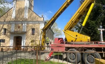 FOTO: Požiar kostolnej veže vo Vysokej nad Uhom