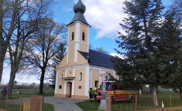 FOTO: Požiar kostolnej veže vo Vysokej nad Uhom